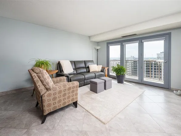 300 Walnut St Unit 1301, Des Moines, IA 50309