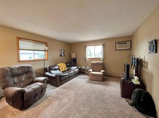 1437 Emory Cir #4, River Falls, WI 54022