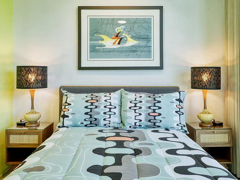 Full bed and vintage lamps in third bedroom.