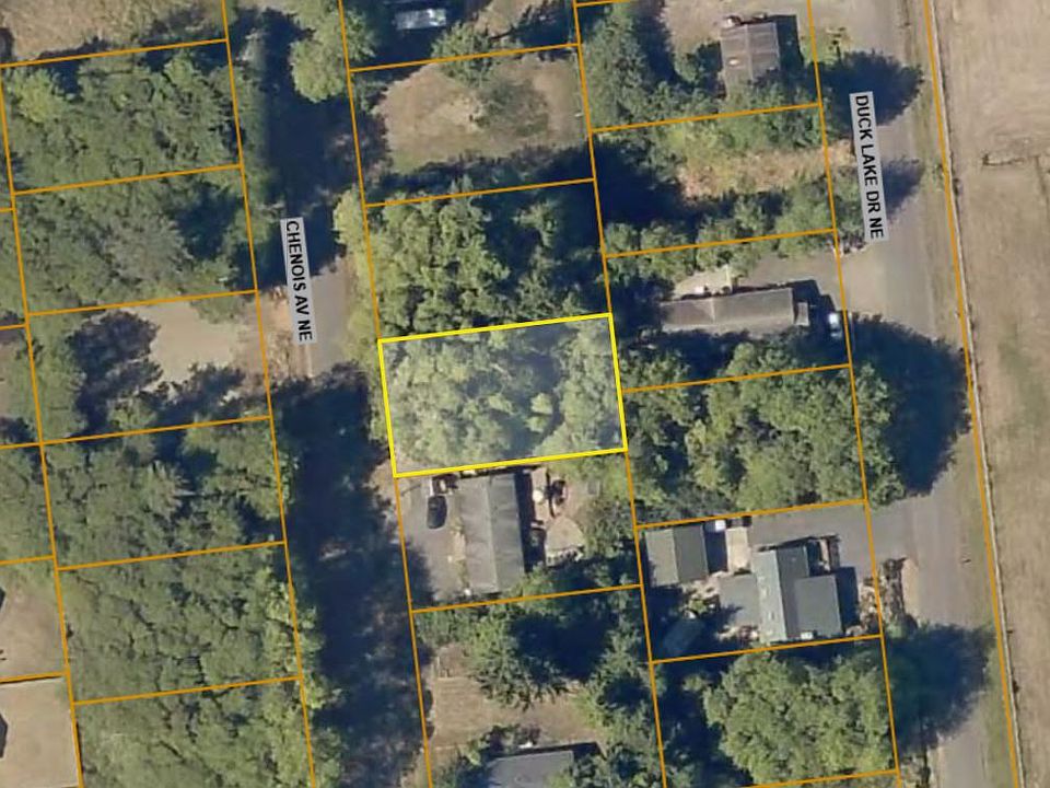 1st image of 520 Chenois Ave NE