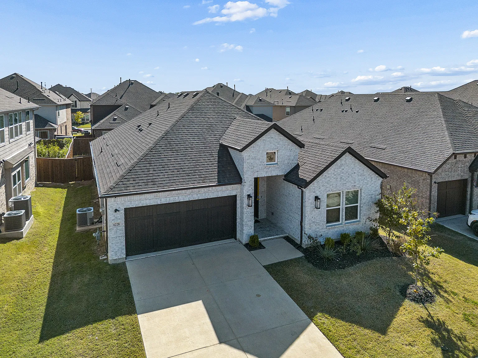 3 bed, 2.5 bath, 1940 sqft, $2,600 — Photo 4
