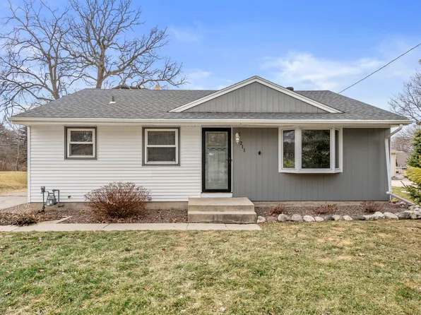 211 Merton Ave, Hartland, WI 53029
