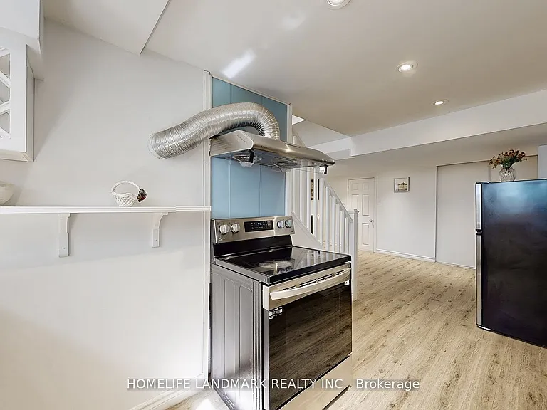 11 Uplands Ave #BASEMENT — Photo 12