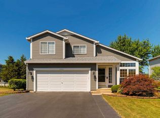 2051 Litchfield Ln, Lake In The Hills, IL 60156