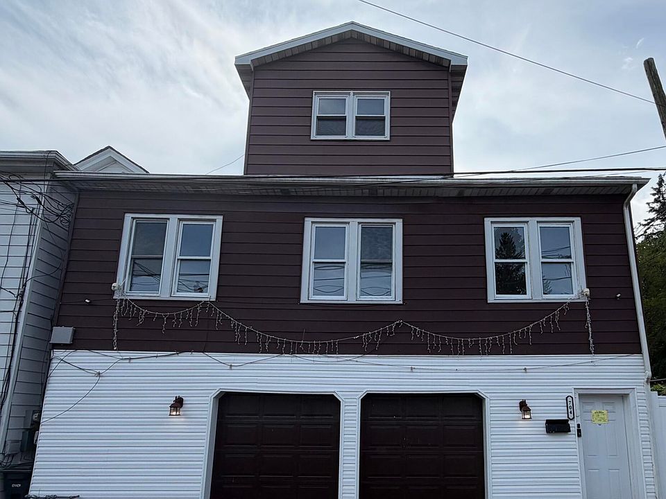 1st image of 704 W 1st St