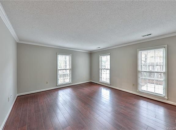3rd image of 4619 Ovington Cres