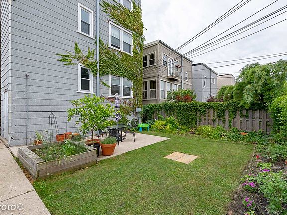 2nd image of 1416 W Catalpa Ave