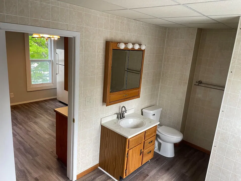 2 bed, $1,000 — Photo 4