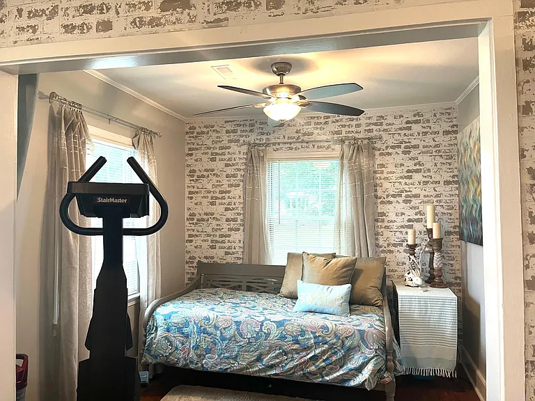 4 Briggs Ave — Photo 18