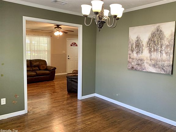 5th image of 2923 Garland Ave