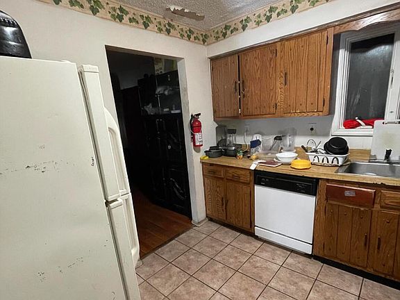 3rd image of 1261 Medina Road