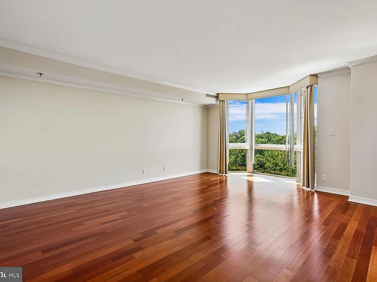 5809 Nicholson Ln #1001 — Photo 5
