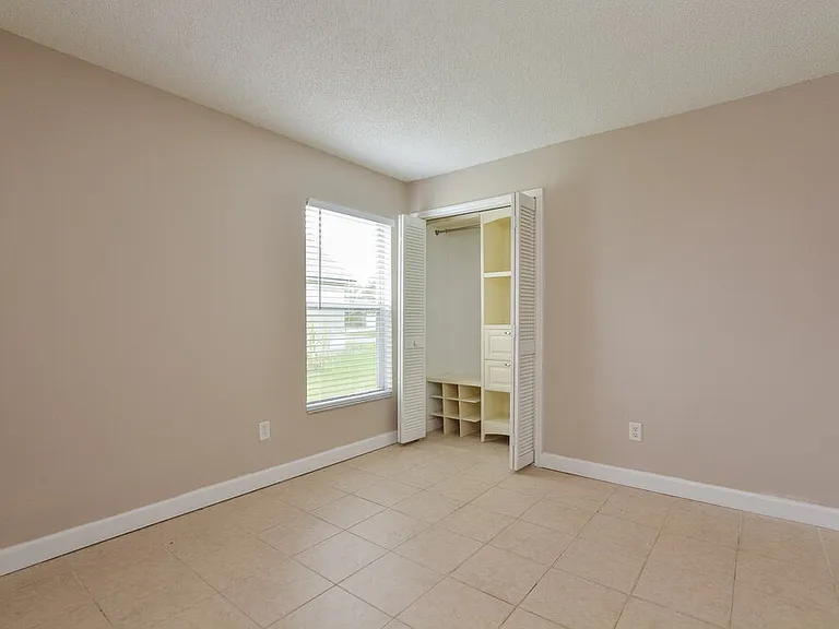1306 Silverthorn Dr — Photo 14