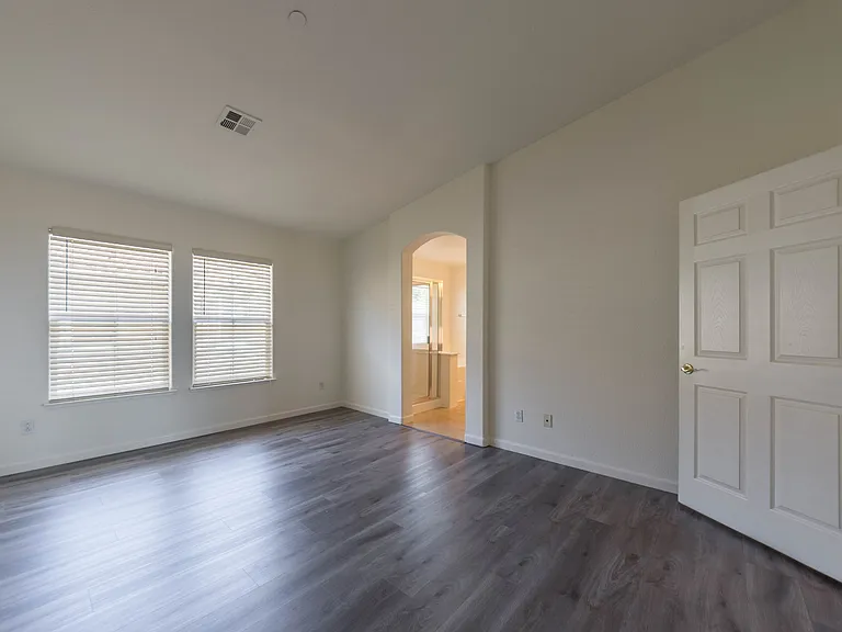 553 Adeline Ave — Photo 12