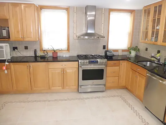 Rented by Maximus Realty Group | media 12