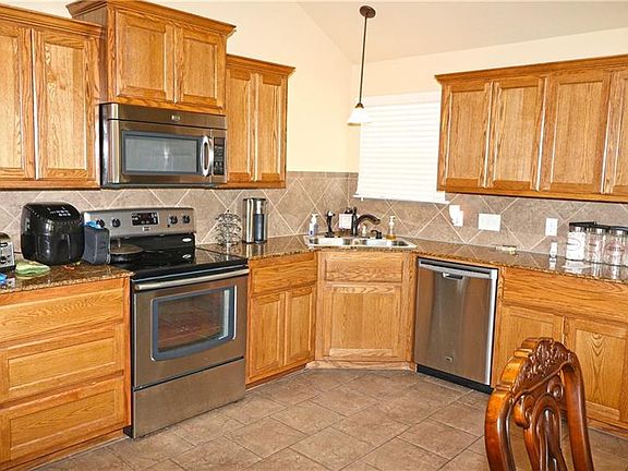 3rd image of 3418 Dalton St