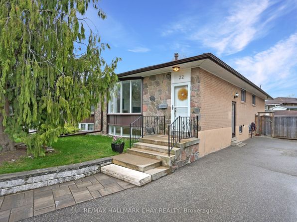 22 Guernsey Dr #W08, Toronto, ON M9C 3A6