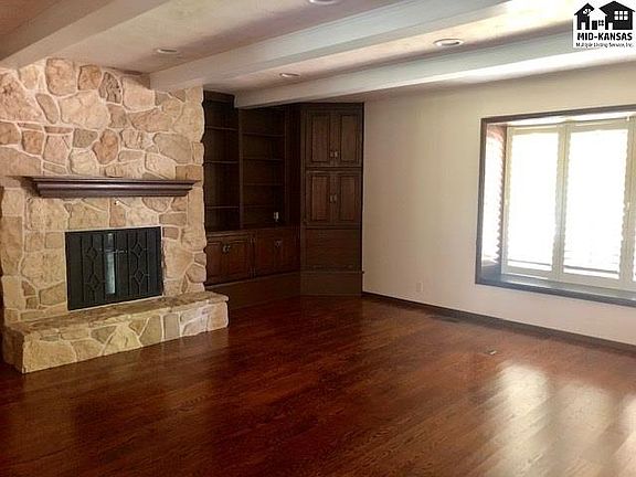 4th image of 2 Tanglewood Ln
