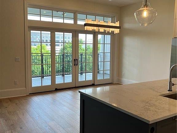 5th image of 106 Spring St