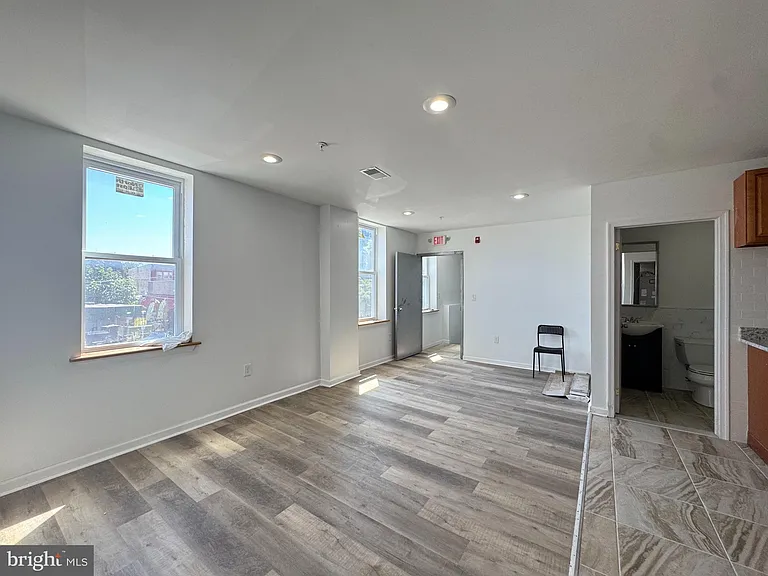 700 W Girard Ave — Photo 6