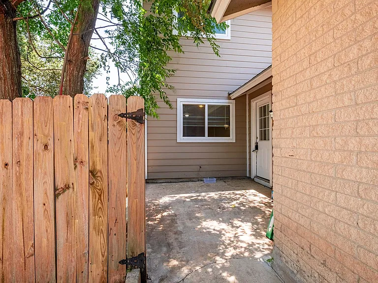 3904 Hudson Bend Rd #A — Photo 17