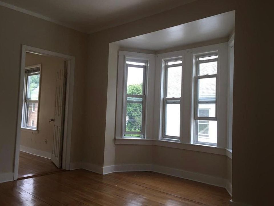 2nd image of 22 Lincoln St #2