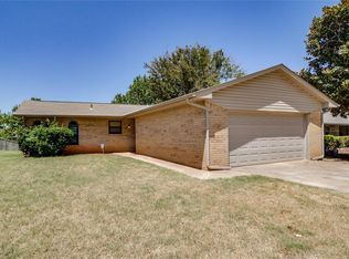 1100 Ridgeway Dr, Yukon, OK 73099