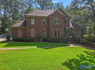 202 Spindle Top Dr, Guntersville, AL 35976