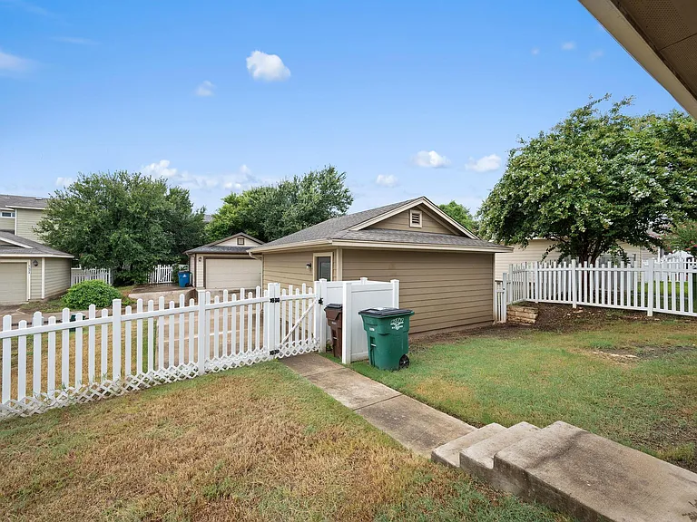 1613 Corn Hill Ln — Photo 31