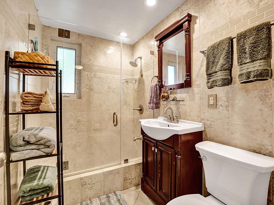 1st image of 4541 NE 14TH Terrace