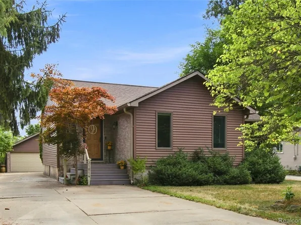 21814 Parker St, Farmington Hills, MI 48336