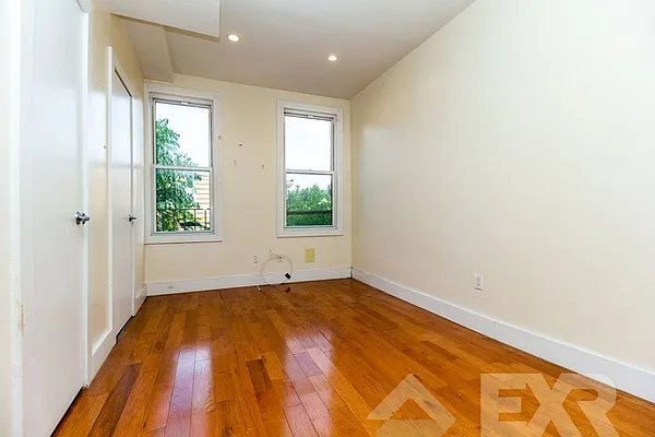 Rented by EXR | media 2