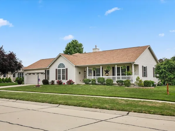 1801 Finch Dr, Mahomet, IL 61853