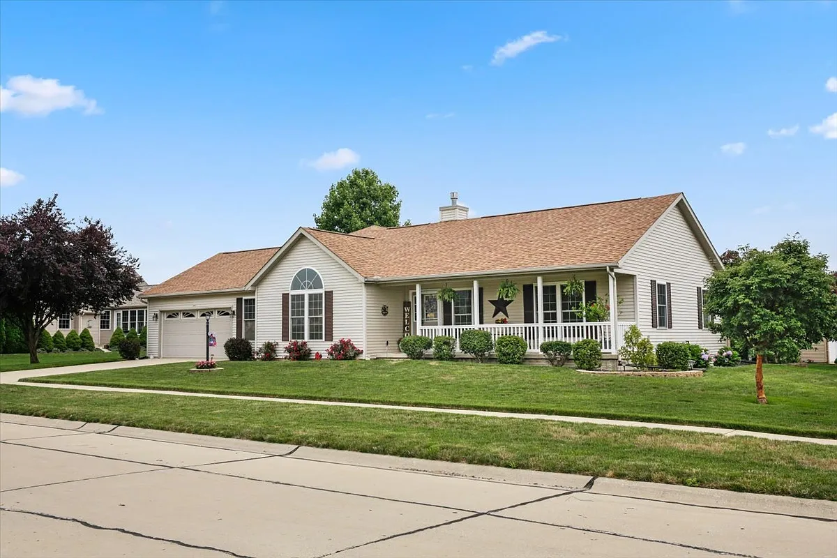 1801 Finch Dr photo 1