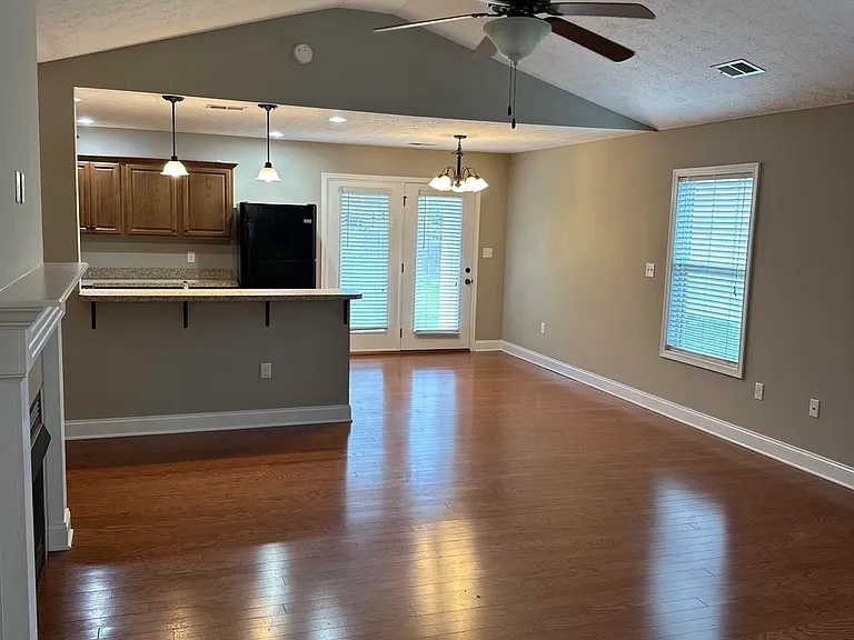 126 High Pointe Dr — Photo 7