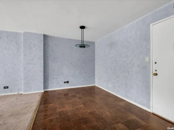 61-20 Grand Central Parkway image 5 of 23