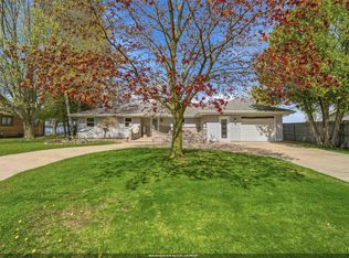201 N Pike St, Cecil, WI 54111