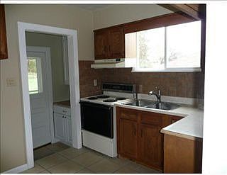 3rd image of 2117 Parklyn St
