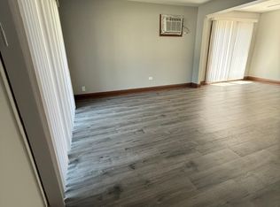 8940 Roberts Rd #1S, Hickory Hills, IL 60457