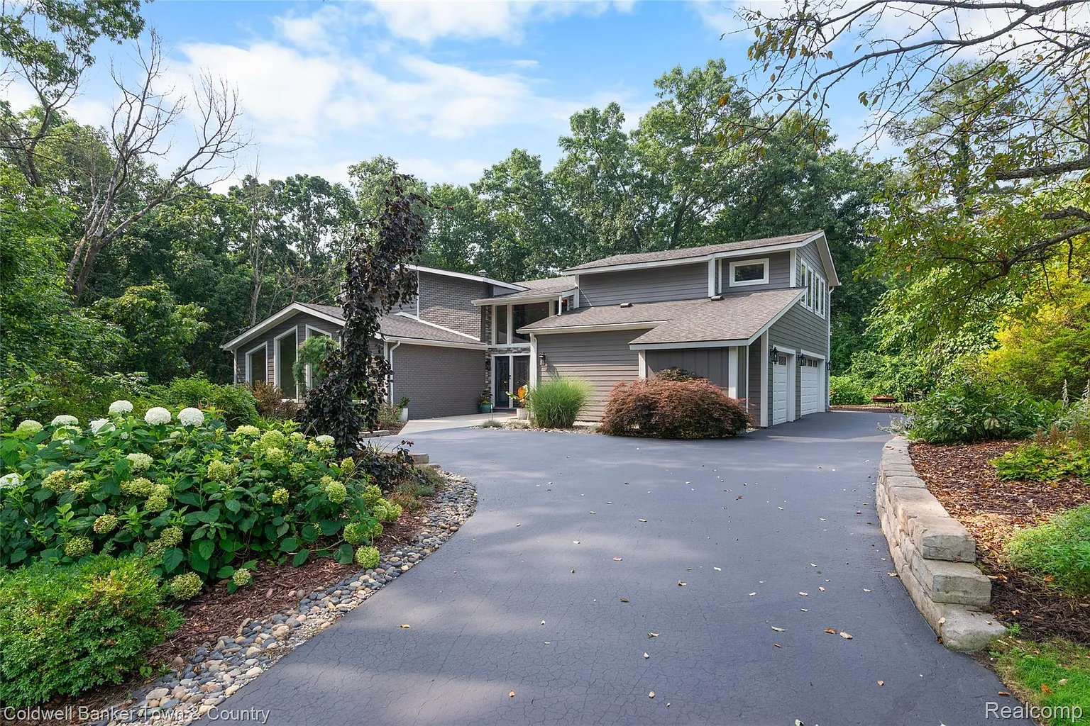5728 Eggert Pl photo 1