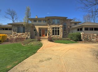 40 Rydalwood Ln, Moreland Hills, OH