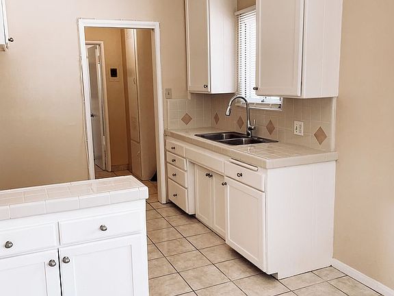 2nd image of 10501 Crenshaw Blvd APT 4