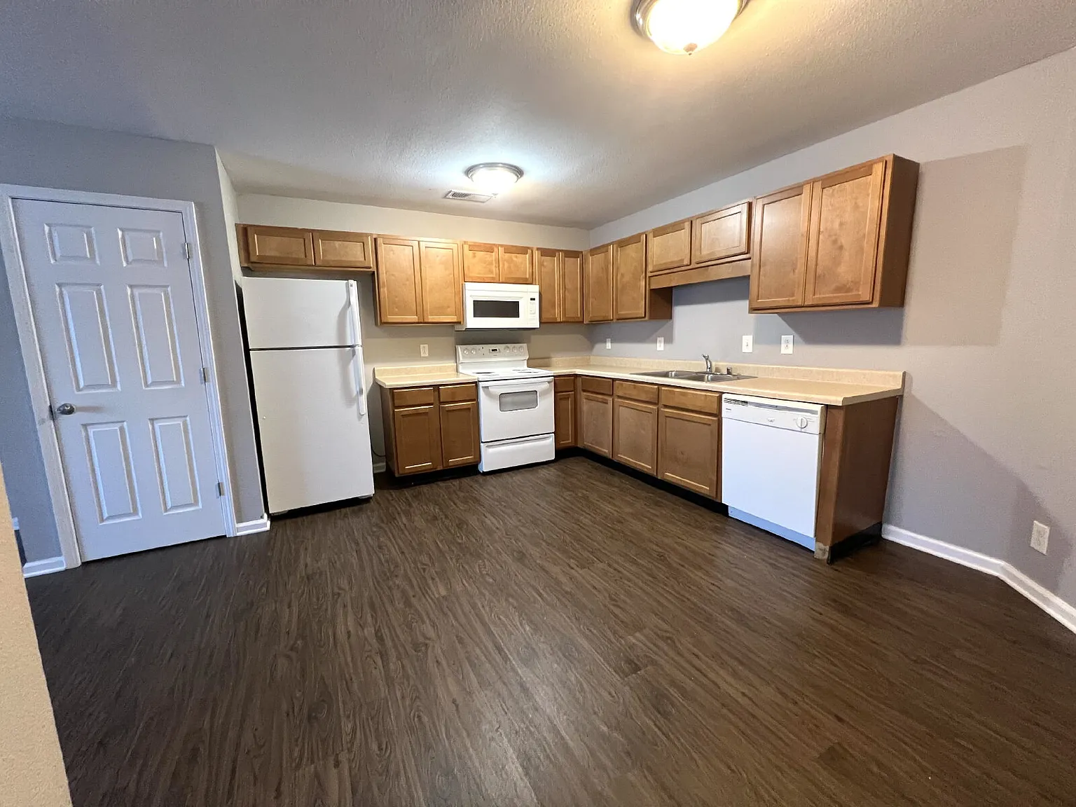 2 bed, 1.0 bath, 1110 sqft, $995 — Photo 4