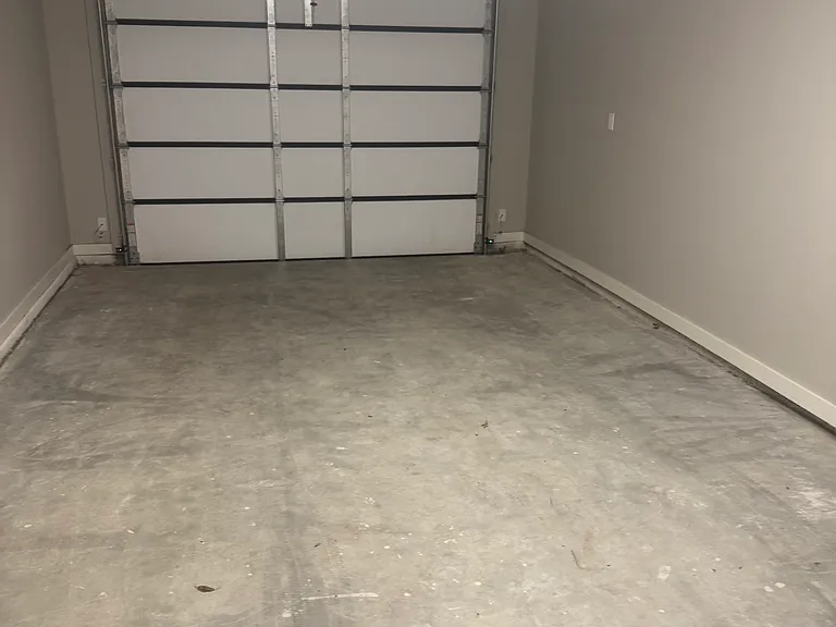 ONE CAR GARAGE