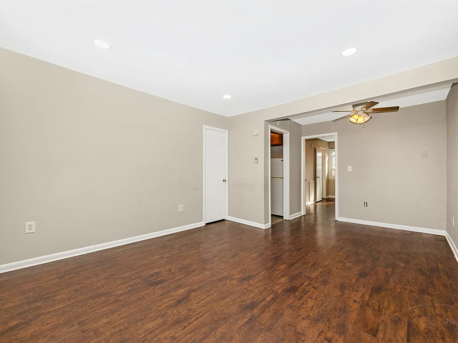 1 bed, 1300 sqft, $1,300 — Photo 3
