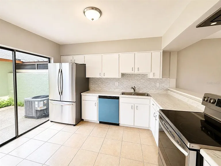 5104 Springwater Ct — Photo 8