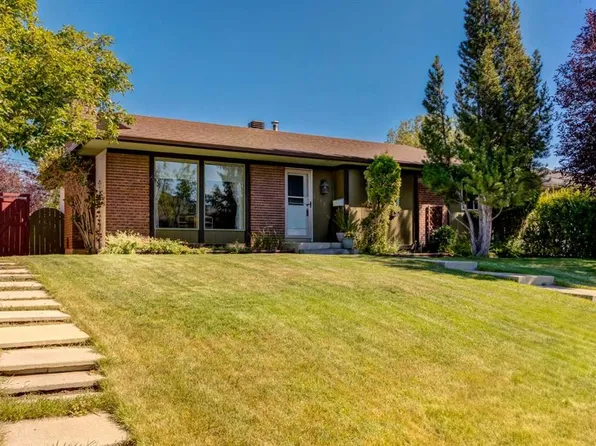2512 S 106th Ave SW, Calgary, AB T2W 2H9