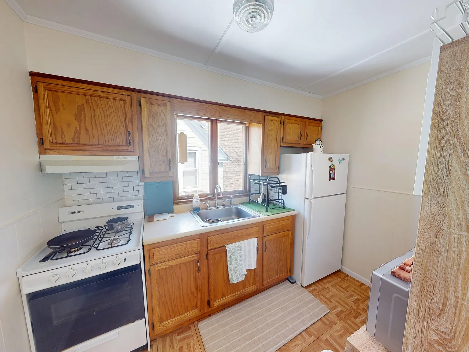 2 bed, 650 sqft, $2,400 — Photo 3