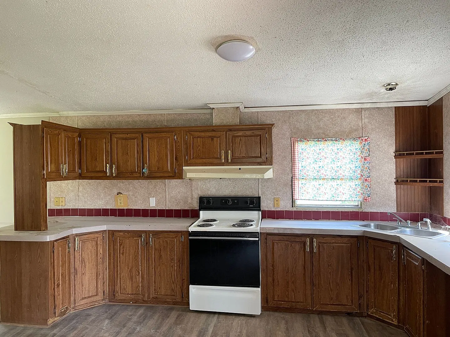 Handyman Special Call For Exact Reduced Rental Pricing — Photo 2