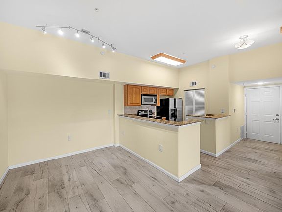 4th image of 281 SW Palm Dr #202202
